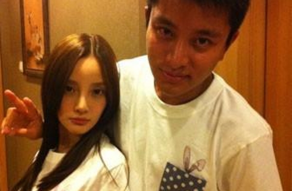 单亲的孩子幸福吗？李小璐带女儿出游被吐槽只顾打扮自己不管孩子