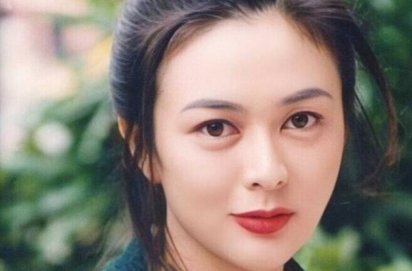 58岁关之琳至今单身，被刘德华称世界第一美，多次插足他人婚姻