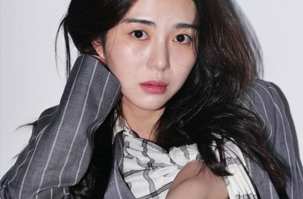 韩女团前成员权珉娥公司起诉网络恶评者，称此事导致其情绪恶化