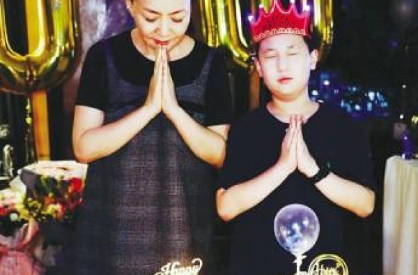 “白云大妈”作别江湖多少人的青春结束了