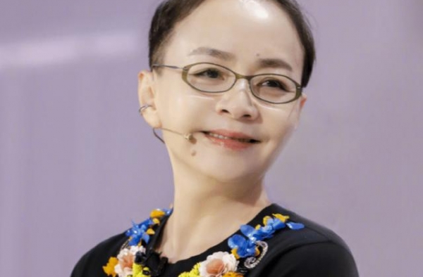 宋丹丹生日会众星云集！神秘男孩稳坐C位，干女儿杨紫“失宠”