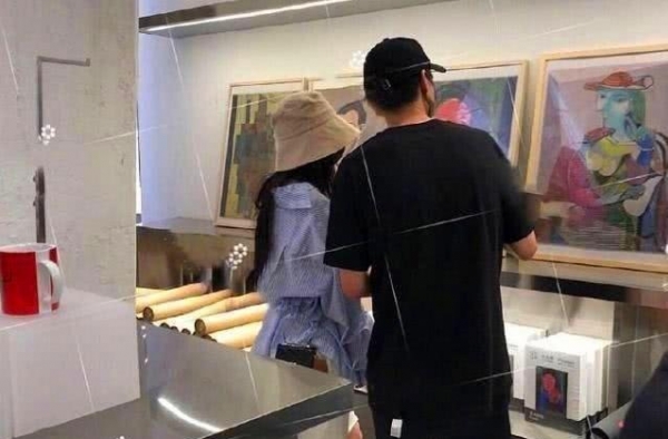 杨幂和魏大勋掐点暗秀恩爱，女儿小糯米近况曝光：不需家人陪