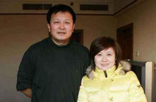 杨亚洲前妻近照，不比倪萍差，为何两人当初会离婚？