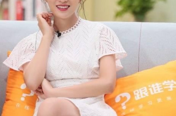 叶一茜惊喜现身妈妈群，在线支招育儿知识