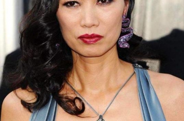 她的人生堪称传奇，俩女儿继承270亿，用化妆品不到600美元