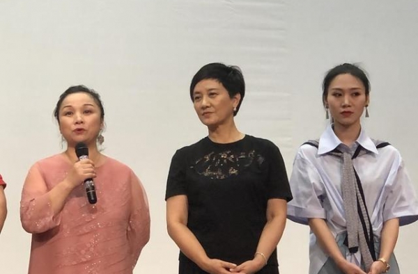 邓婕: 新都，我们回来啦！
