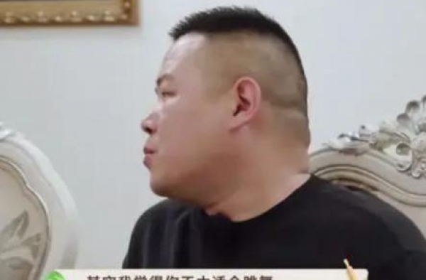 岳云鹏又说错话？节目直怼女嘉宾腿粗，吐槽迪丽热巴年龄大该结婚