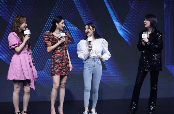 同台比美，王霏霏妆容显老，李斯丹妮帅气，吴昕又变小粗腿了