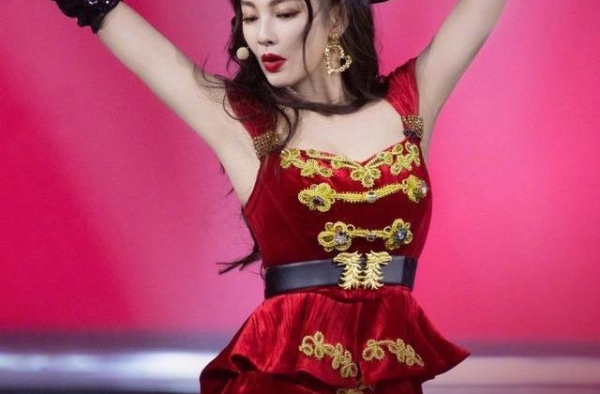 李现赵丽颖为张含韵决赛夜打call，哪位姐姐后援团更强大