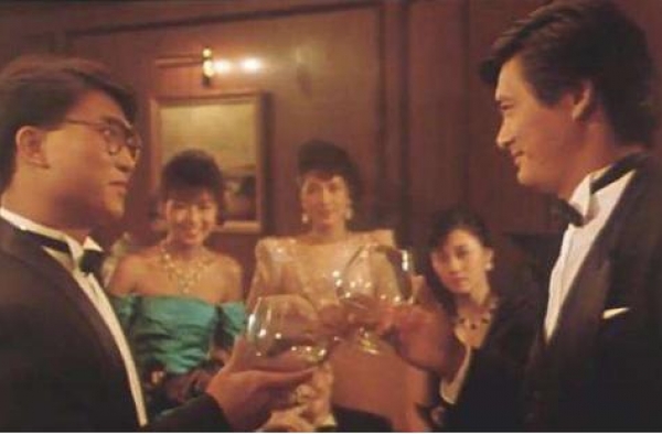 红极一时，与李连杰称兄道弟，周润发做他配角，现在低调成这样