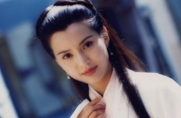 先毁了小龙女后，自我良好再演赵灵儿，演技不行毁经典第一名