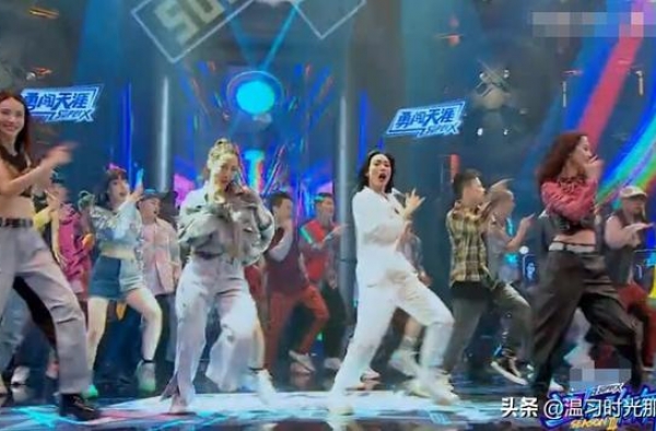 白冰黄圣依金晨王霏霏张萌来《这就是街舞》了，钟汉良王嘉尔激动