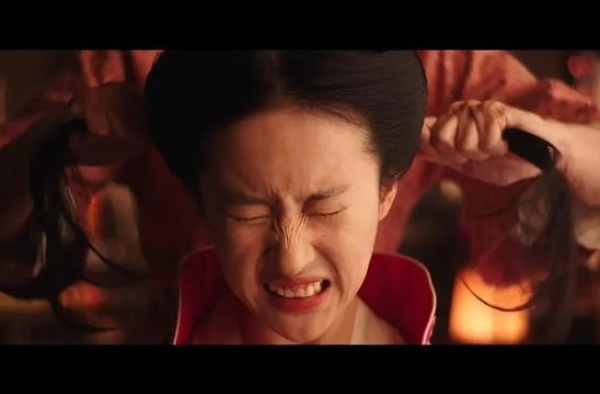 搞笑版《花木兰》影评：皇帝穿得像乐高戳中笑点