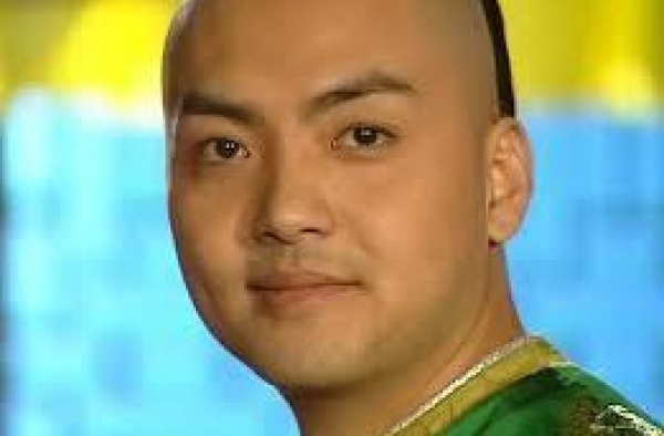 还记得《还珠格格》里的箫剑吗？他现在长这样