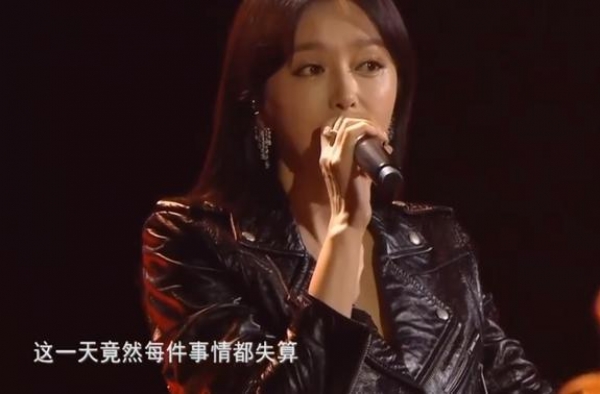 晚会收视还能这么低？江苏99晚会一团糟，金莎尬跳没眼看