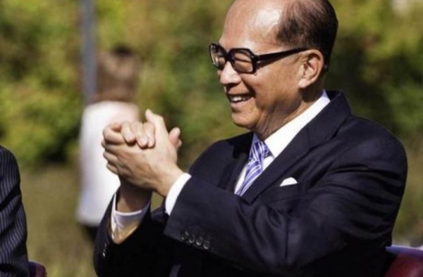 梁洛施为啥生三胎都进不了李家门？看看李嘉诚大儿媳就知道了