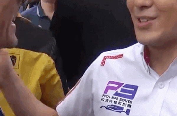 没这么近距离看过林志颖吧 都说他是不老男神 他的皱纹也很明显