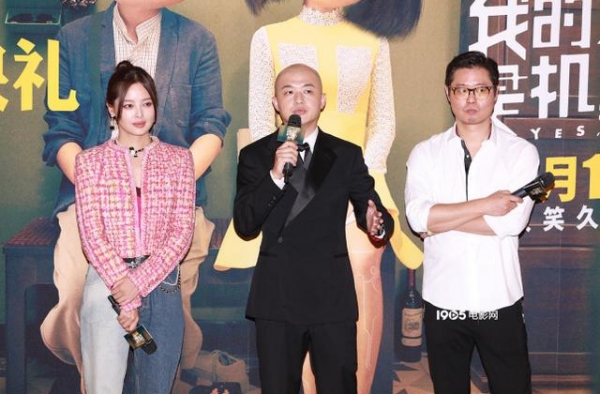 《我的女友是机器人》首映包贝尔抱女儿“下班”