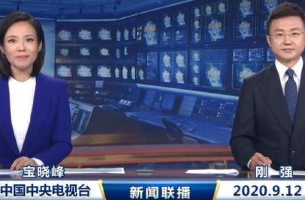 《新闻联播》迎来男主播三天后，喜迎美女主播，她比潘涛从容淡定