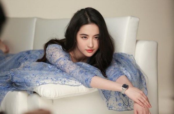 刘亦菲身高三围是多少？刘亦菲原来这么有料
