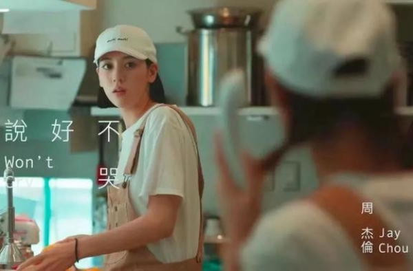 周董钦点日本尤物被讽下海？三吉彩花性感封面惹火众网友