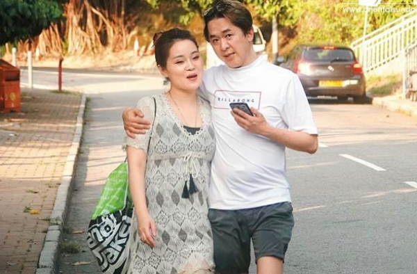 坚持不婚不育！邓兆尊陪新欢进医院疑似怀孕，称不会让意外发生