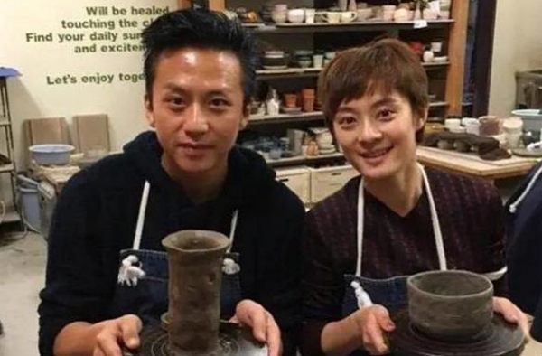 41岁邓超街头录节目，目光呆滞比同龄人都老，5cm增高鞋抢镜