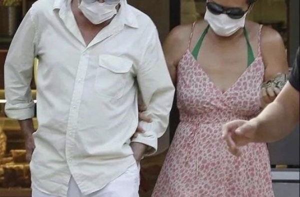 巩俐曾是他影视中的女主角，也是他心中的女主角，终究还是意难平