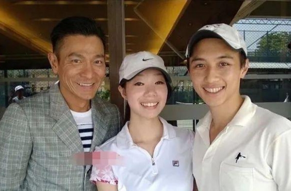 刘德华父亲：开小吃店养大六个孩子，天王儿子51岁生女圆他心愿