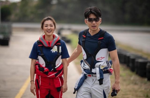 恭喜！“三亿港姐”获星马视帝惊喜求婚：晒三克拉钻戒宣布封盘