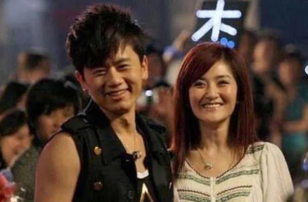 隐瞒了16年，张杰父母身份终于曝光难怪谢娜始终对他不离不弃