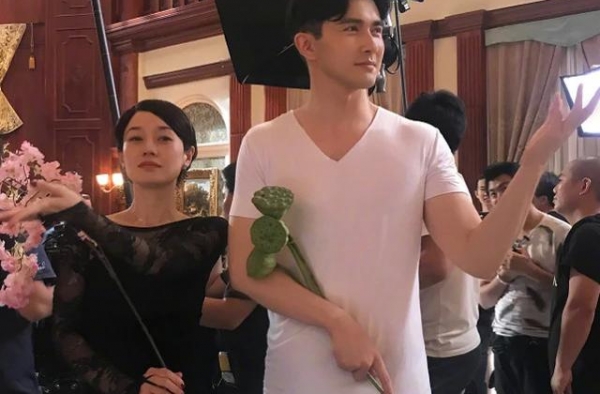 高伟光搭档马伊琍，情侣装剧照被曝光，看完谁还说他们像母子