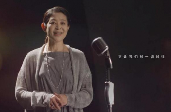 倪萍近照，精修图也难掩满脸皱纹，60岁暴瘦半个自己太伤身体？