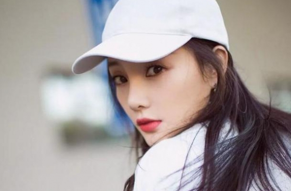 李小璐半夜称喜欢帅哥，脖子红痕被疑草莓印，离婚后夜生活太精彩