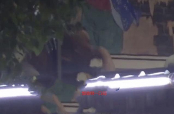 姐妹情深！董璇佟丽娅同回住所疑似住在一起，与郭德纲开心聚餐