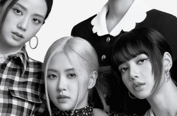 粉墨美版《ELLE》：金智妮复古红唇大波浪，Lisa鬼马女孩