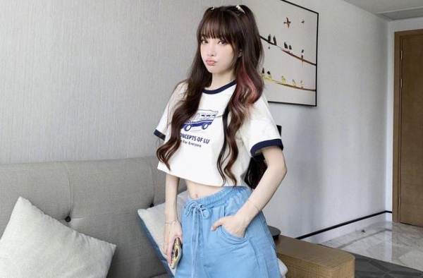 李小璐深夜发视频疑有吻痕，网友猜测与贾乃亮有关，本人亲自回应