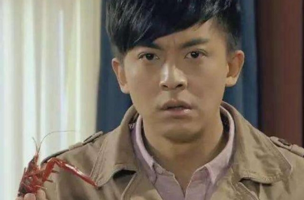 这部剧果然是卧虎藏龙，认出“张伟”，却没有认出“迪丽热巴”！