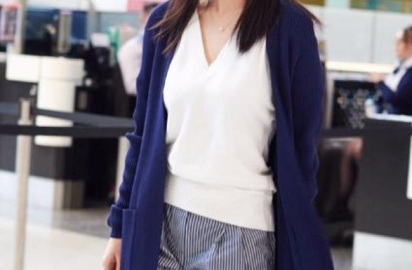 董洁越来越少女，素颜还敢穿“奶奶衫”现身，这哪像是39岁？