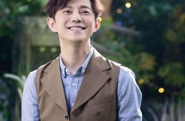 粉丝破亿的明星：杨幂仅排第三，赵丽颖将成为易烊千玺的对手