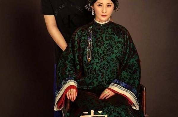 于正《当家主母》最新造型，蒋勤勤这颜值都撑不住，杨蓉颜值绝了