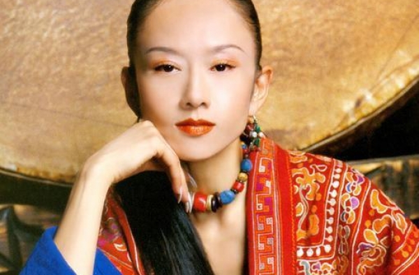 离开杨丽萍的小彩旗，跟富二代油腻男谈恋爱，现在咋样了