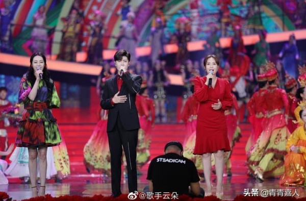 任嘉伦再登央视舞台：唱响祖国颂，表白爱国心，满满都是正能量！