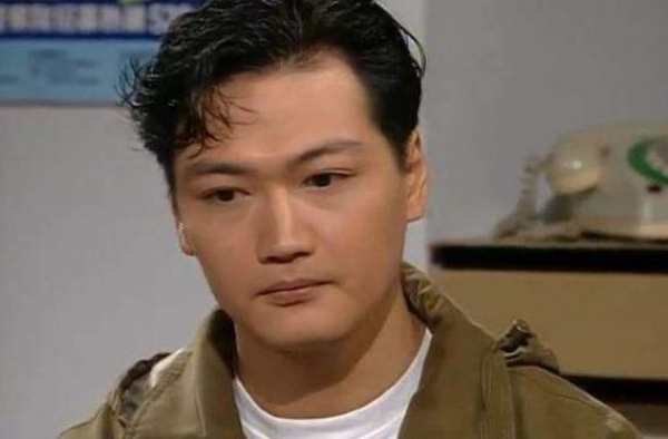 当年名气不输刘青云，却因假戏真做毁前程，可惜一代影帝！