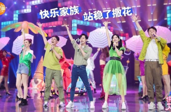 不是老板却胜过老板，杨幂话语权大到让嘉行男艺人做“舔狗”