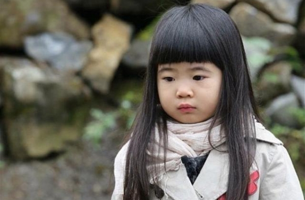 曹格女儿颜值逆袭，丑萌“姐姐”变身美少女，真是吾家有女初长成