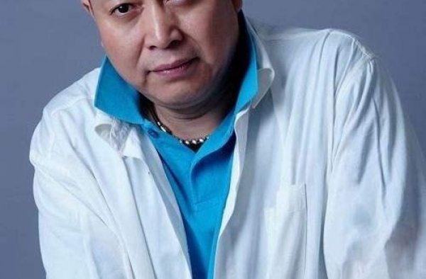 著名主持人，与前妻小香玉离婚，被9亿富婆表白，晚年孑然一身