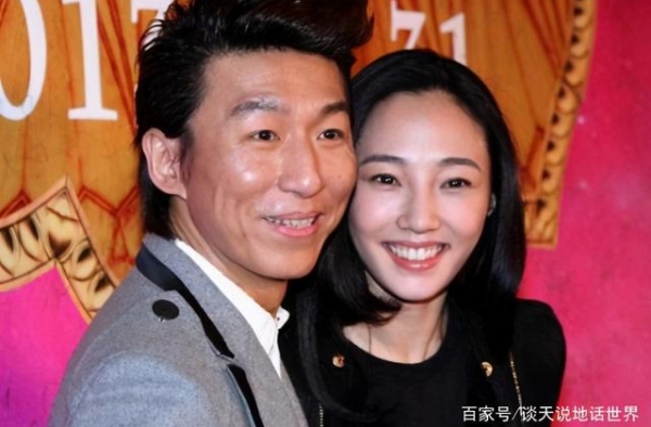 陈羽凡踢球女友全程陪伴，正脸却像白百何