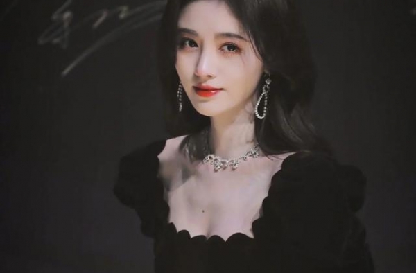 美貌暴发户鞠婧祎，你喜欢她的颜值吗？