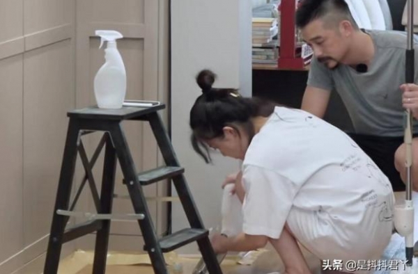 杨子姗节目中的爱干净一面，是真洁癖还是“作”？赵薇早就说明了